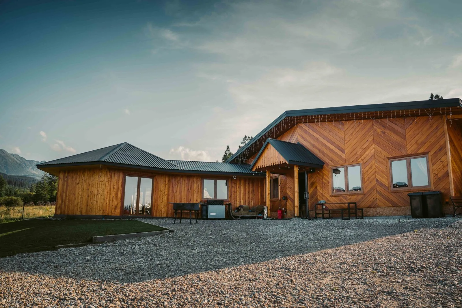 Baza startowa Quady Zakopane – drewniany budynek w Murzasichlu